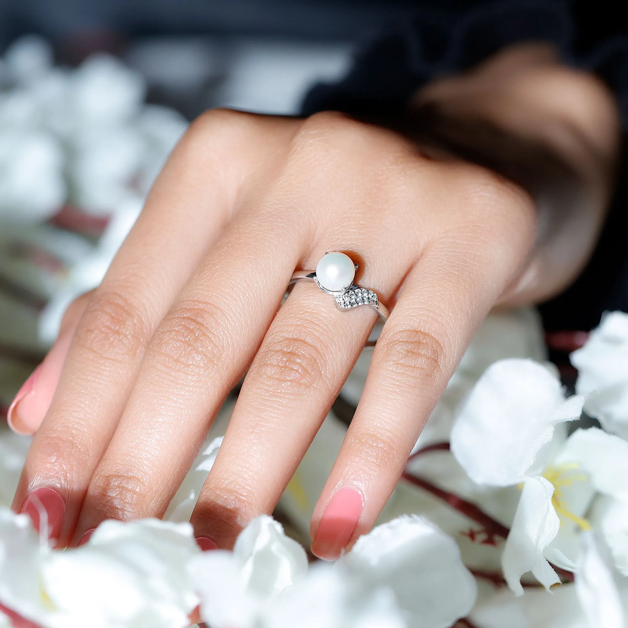 Classic Freshwater Pearl Solitaire Ring with Diamond Leaf