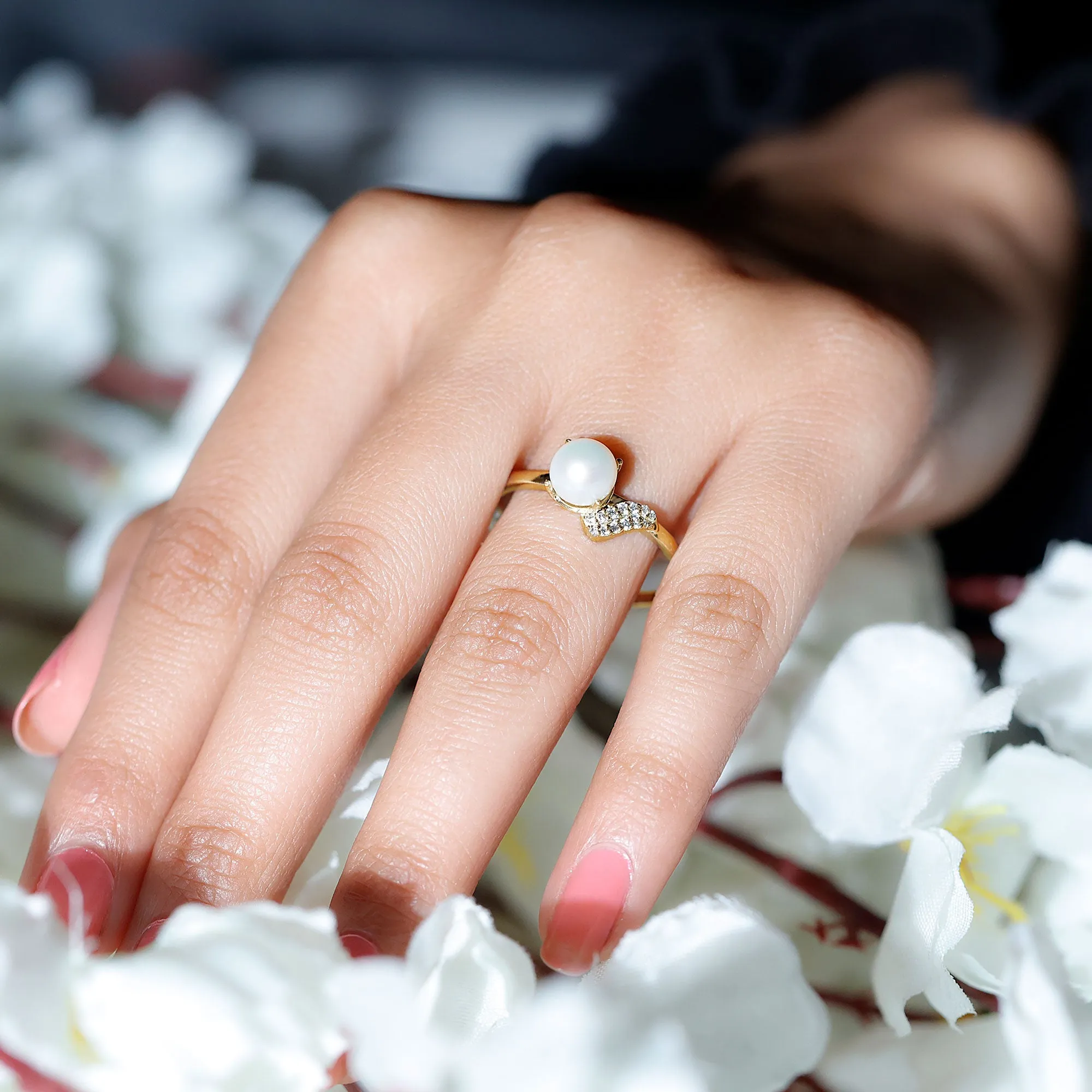 Classic Freshwater Pearl Solitaire Ring with Diamond Leaf