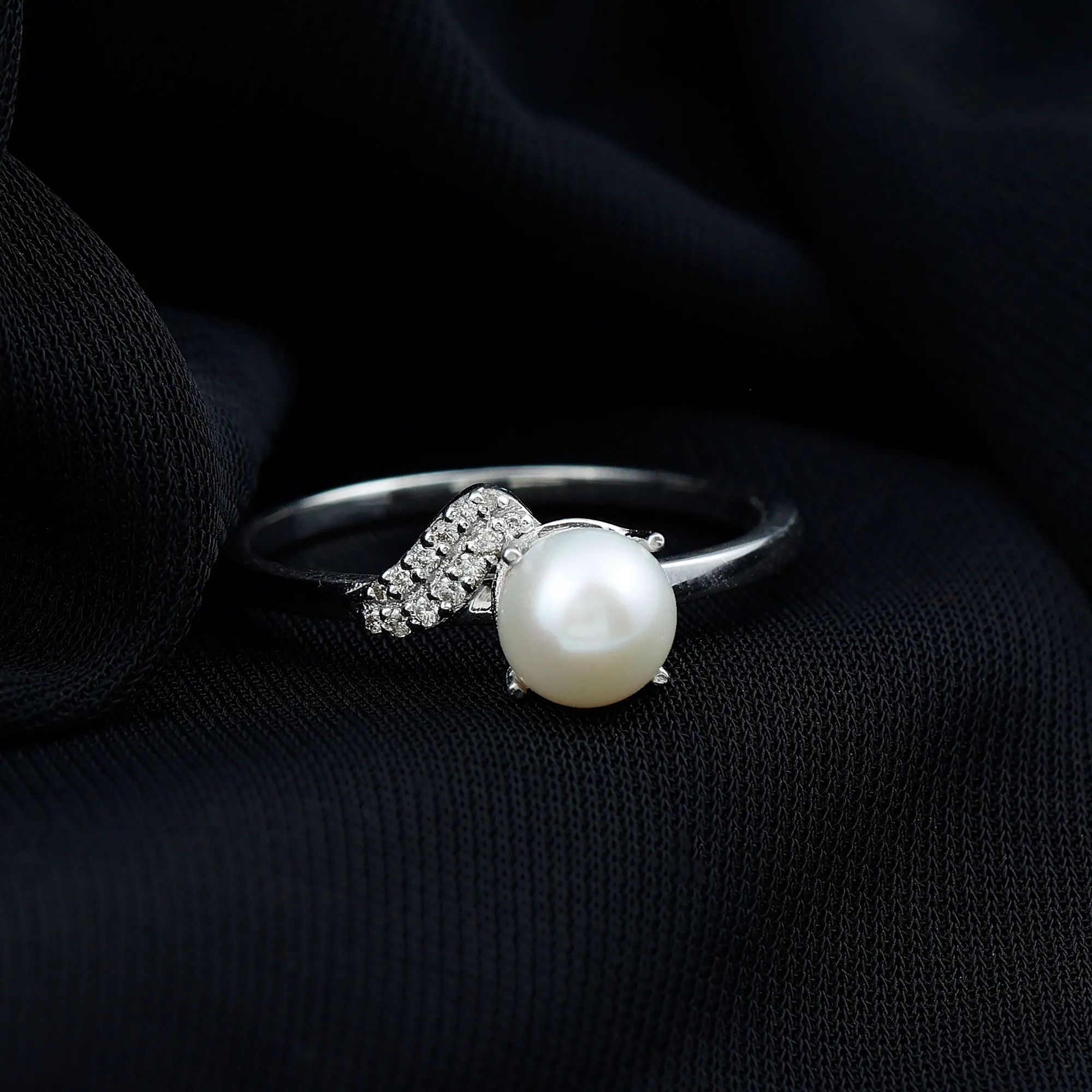 Classic Freshwater Pearl Solitaire Ring with Diamond Leaf
